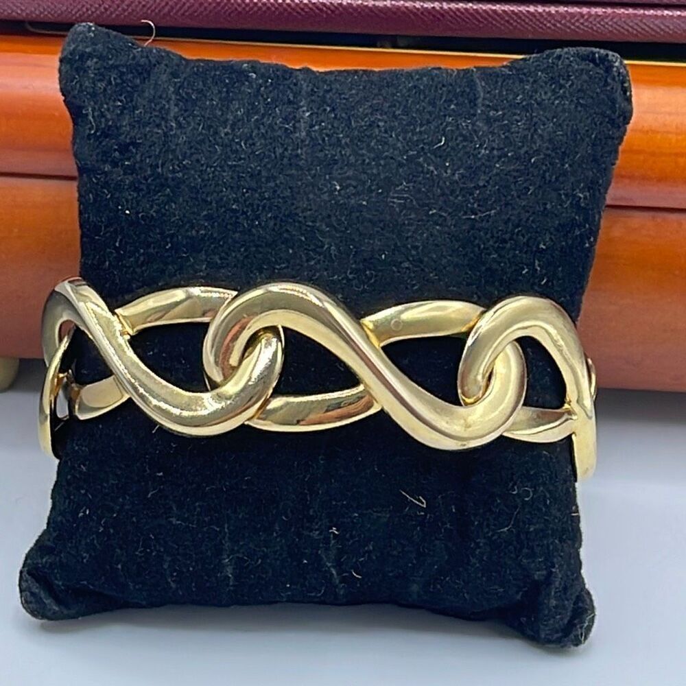 Vintage gold tone large link chain bracelet.